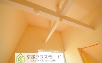 こちらも天井が高く開放的♪