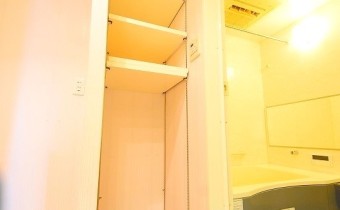 ※室内写真は同マンション内の別のお部屋のものです。