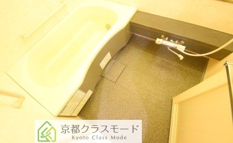 バスルーム　※室内写真は同マンション内の別のお部屋のものです。