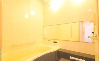 バスルーム　※室内写真は同マンション内の別のお部屋のものです。