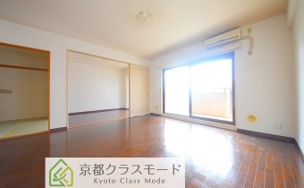※室内写真は同マンション内の別のお部屋のものです。