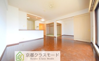 ※室内写真は同マンション内の別のお部屋のものです。