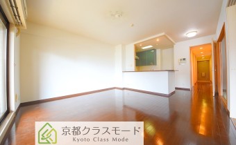 ※室内写真は同マンション内の別のお部屋のものです。