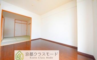 ※室内写真は同マンション内の別のお部屋のものです。