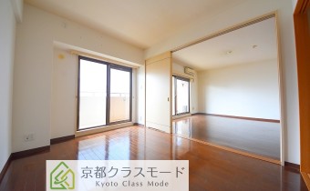 ※室内写真は同マンション内の別のお部屋のものです。