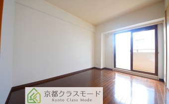 ※室内写真は同マンション内の別のお部屋のものです。