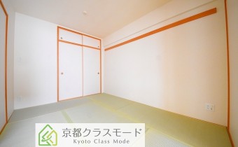 ※室内写真は同マンション内の別のお部屋のものです。