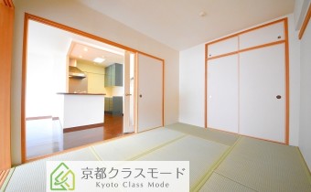 ※室内写真は同マンション内の別のお部屋のものです。