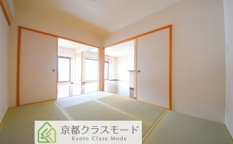 ※室内写真は同マンション内の別のお部屋のものです。