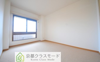 ※室内写真は同マンション内の別のお部屋のものです。