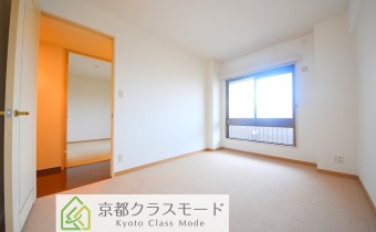 ※室内写真は同マンション内の別のお部屋のものです。