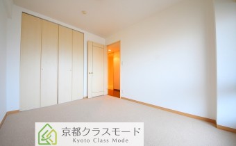 ※室内写真は同マンション内の別のお部屋のものです。