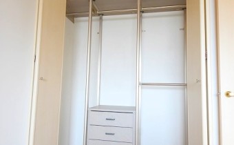 クローゼット　※室内写真は同マンション内の別のお部屋のものです。