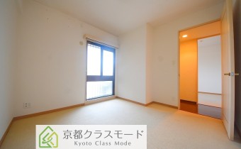 ※室内写真は同マンション内の別のお部屋のものです。