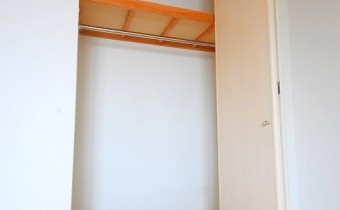 クローゼット　※室内写真は同マンション内の別のお部屋のものです。