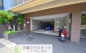敷地内ガレージ