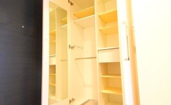 ※室内写真は同マンション内・別タイプの参考画像となります。