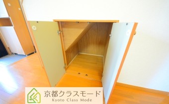 階段下収納スペース