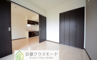 人気の横並びの1LDKです♪「白基調」で明るいです！