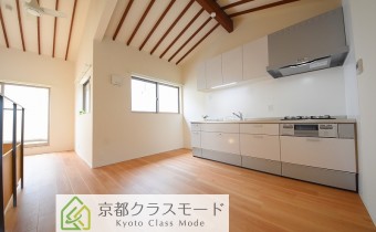 天井も高く開放的♪床暖房など設備も充実しています♪