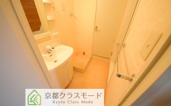 脱衣所　※室内写真は同マンション内の別のお部屋です（参考にご覧ください）