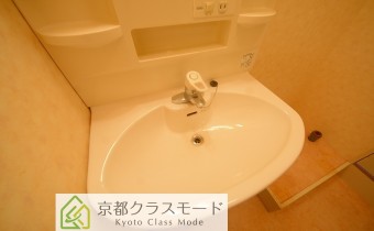 独立洗面台　※室内写真は同マンション内の別のお部屋です（参考にご覧ください）