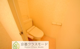 ウォシュレットトイレ　※室内写真は同マンション内の別のお部屋です（参考にご覧ください）