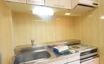 キッチン　※室内写真は同マンション内の別のお部屋です（参考にご覧ください）