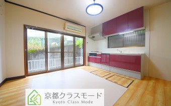 2015年に室内リフォームされた5LDKタイプの戸建てです☆