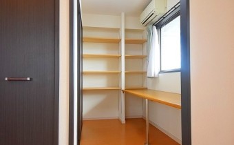 書斎＆収納スペース