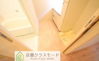 脱衣スペース※同マンション別タイプの写真です