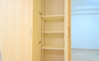 リビングの収納　※室内写真は同マンション内の別タイプのものです。参考にご覧ください。
