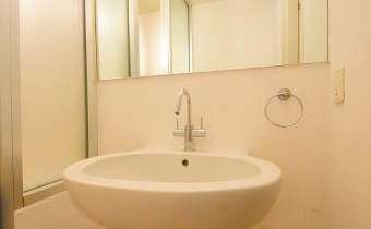 洗面台　※室内写真は同マンション内の別タイプのものです。