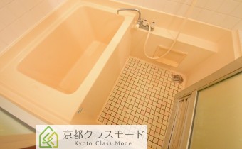 バスルーム　※室内写真は同マンション内の別タイプのものです。