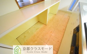 キッチンスペース　※室内写真は同マンション内の別タイプのものです。