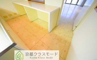 キッチンスペース　※室内写真は同マンション内の別タイプのものです。