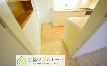 キッチンスペース　※室内写真は同マンション内の別タイプのものです。