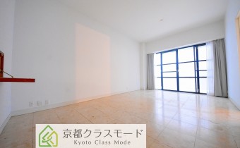 LDK 10.5　※室内写真は同マンション内の別タイプのものです。