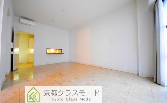 LDK 10.5　※室内写真は同マンション内の別タイプのものです。