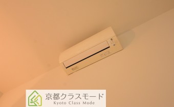 エアコン　※室内写真は同マンション内の別タイプのものです。