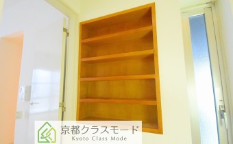 キッチンの収納　※室内写真は同マンション内の別タイプのものです。
