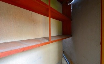 玄関横の物入れスペース・別アングル
