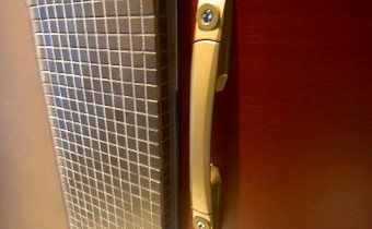 ダブルロックドア