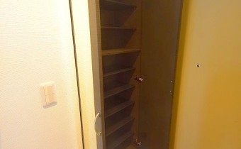 シューズボックス　※室内写真は606号室のものです。