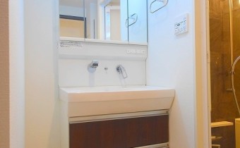 独立洗面台　※室内写真は606号室のものです。