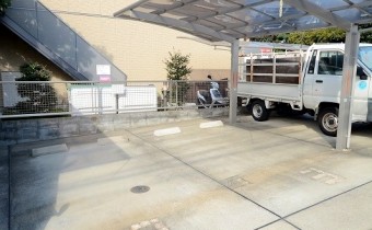 敷地内ガレージ