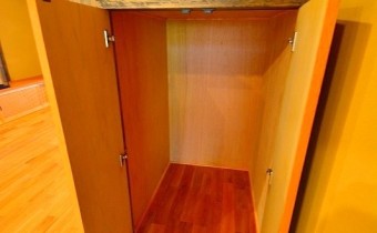 リビングの階段下収納