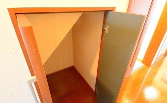 廊下階段下収納