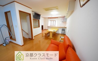 室内は綺麗に「リノベーション」されていますので築年数を感じさせません♪