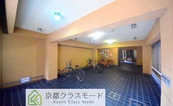 ホール＆駐輪場